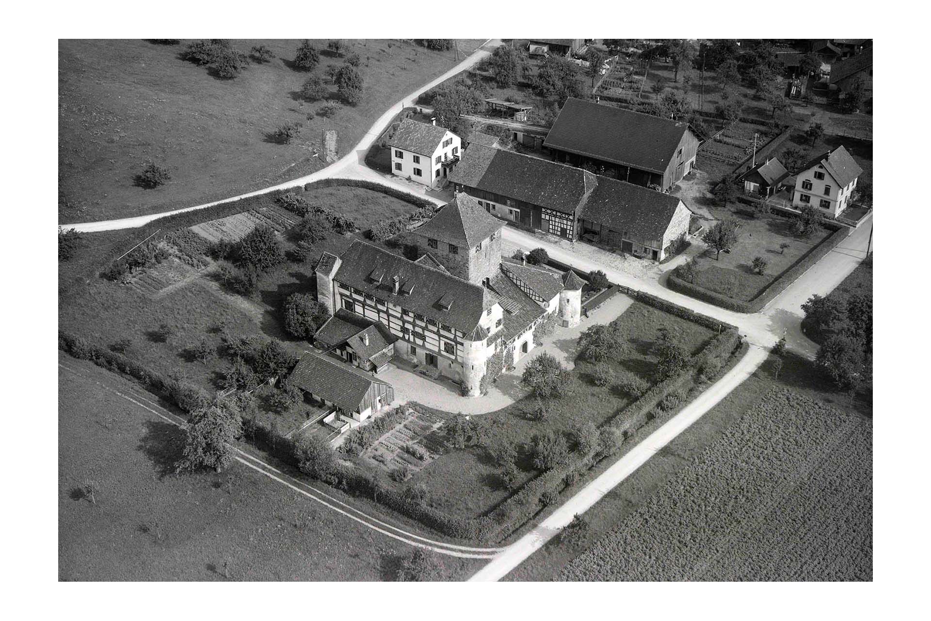 Aerial photo of Hegi Castle